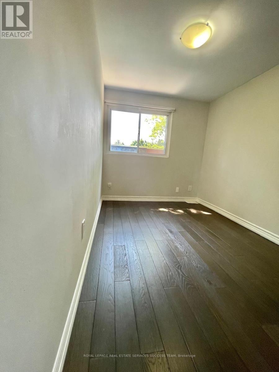 17 Curly Vineway N, Toronto, Ontario  M2J 4J9 - Photo 5 - C12601838