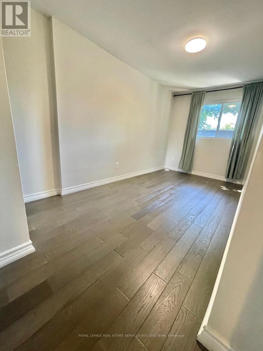 17 Curly Vineway N, Toronto, Ontario  M2J 4J9 - Photo 6 - C12601838