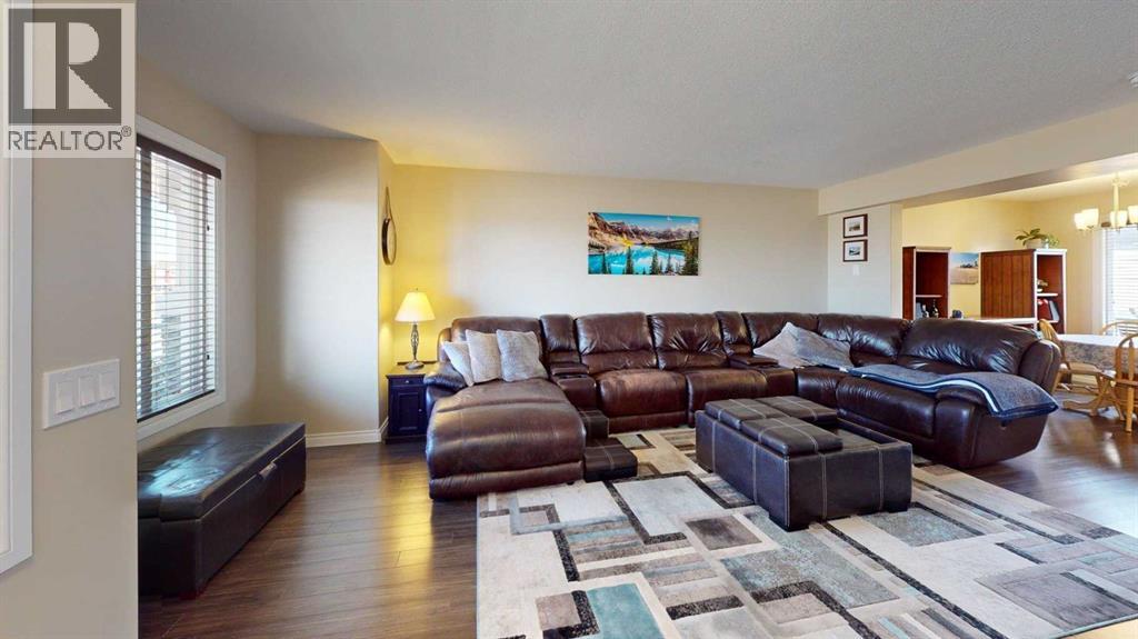 217 Callen Drive, Fort Mcmurray, Alberta T9K 0X7 - Photo 3 - A2271104