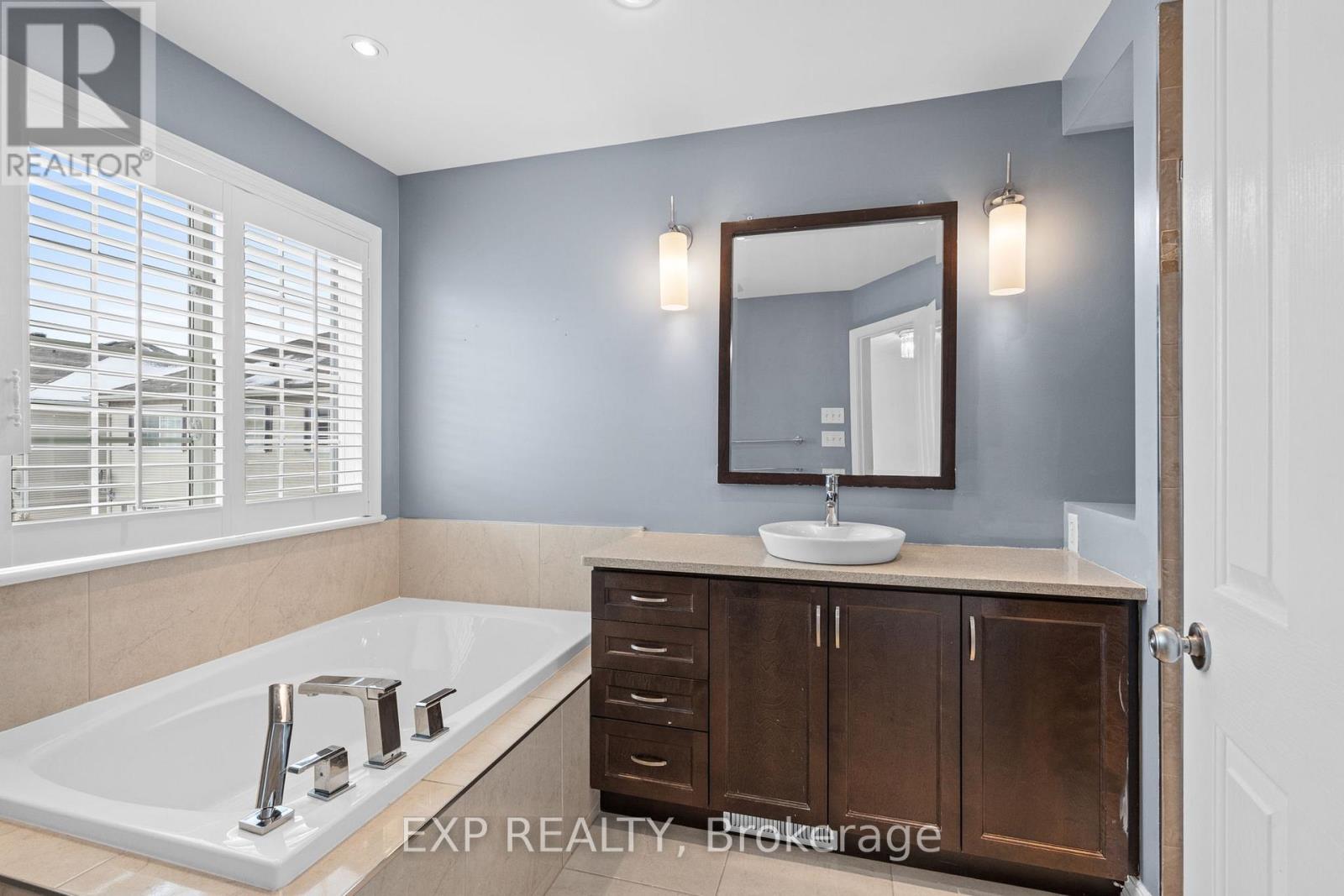 552 Ashbourne Crescent, Ottawa, Ontario  K2J 0P6 - Photo 27 - X12608686