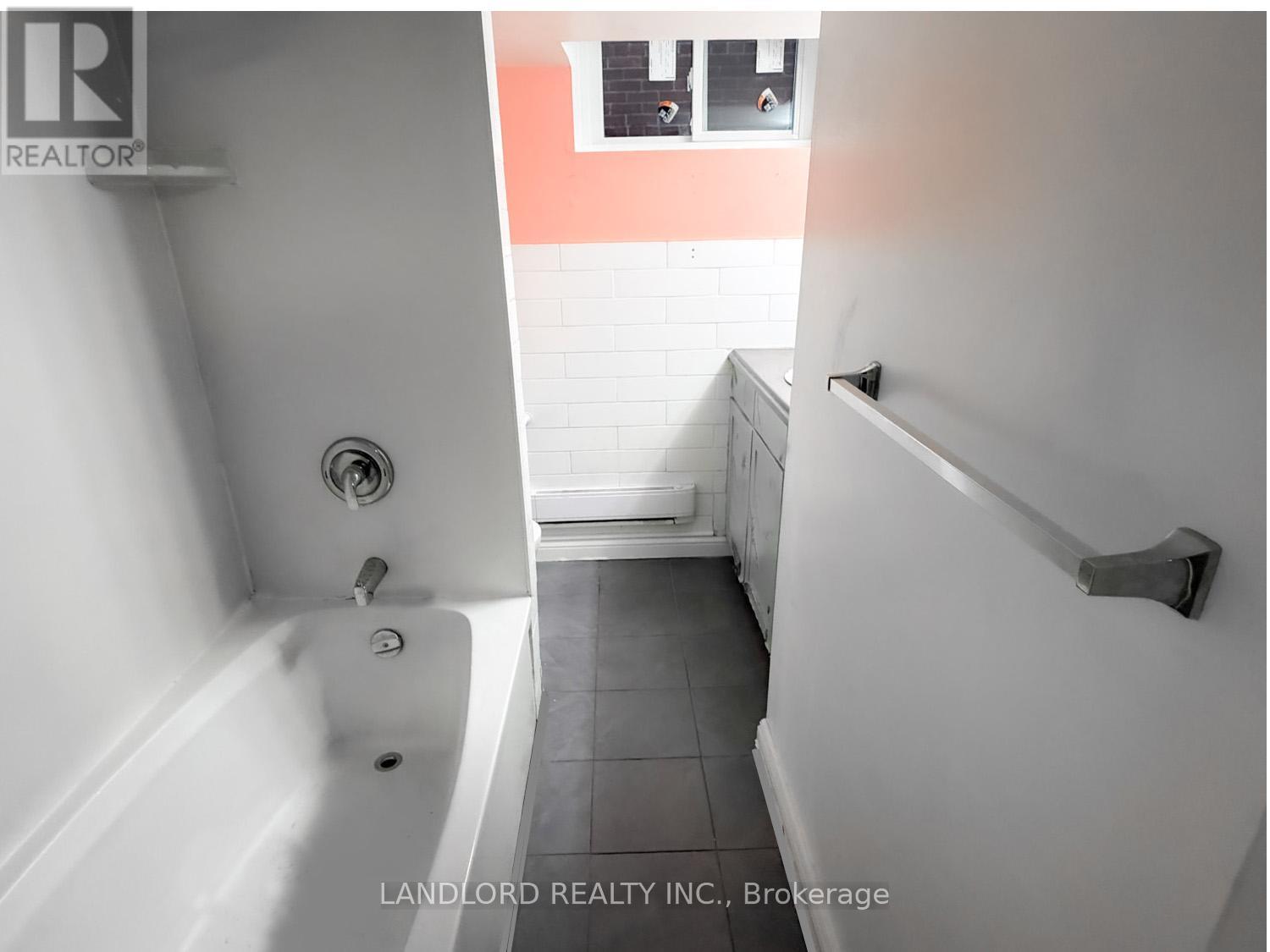 5 - 2469 Queen Street E, Toronto, Ontario  M4E 1H8 - Photo 12 - E12608698