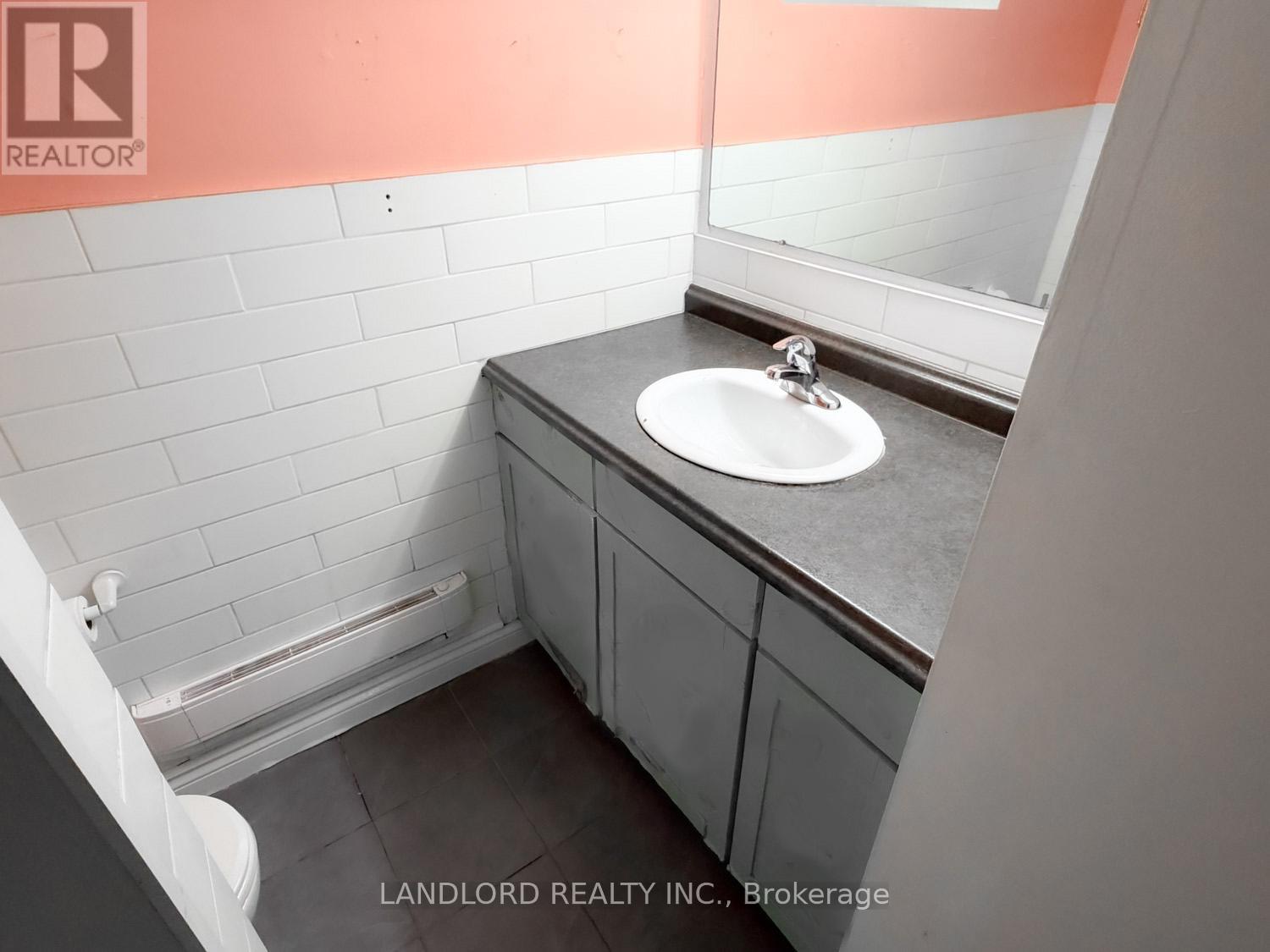 5 - 2469 Queen Street E, Toronto, Ontario  M4E 1H8 - Photo 13 - E12608698