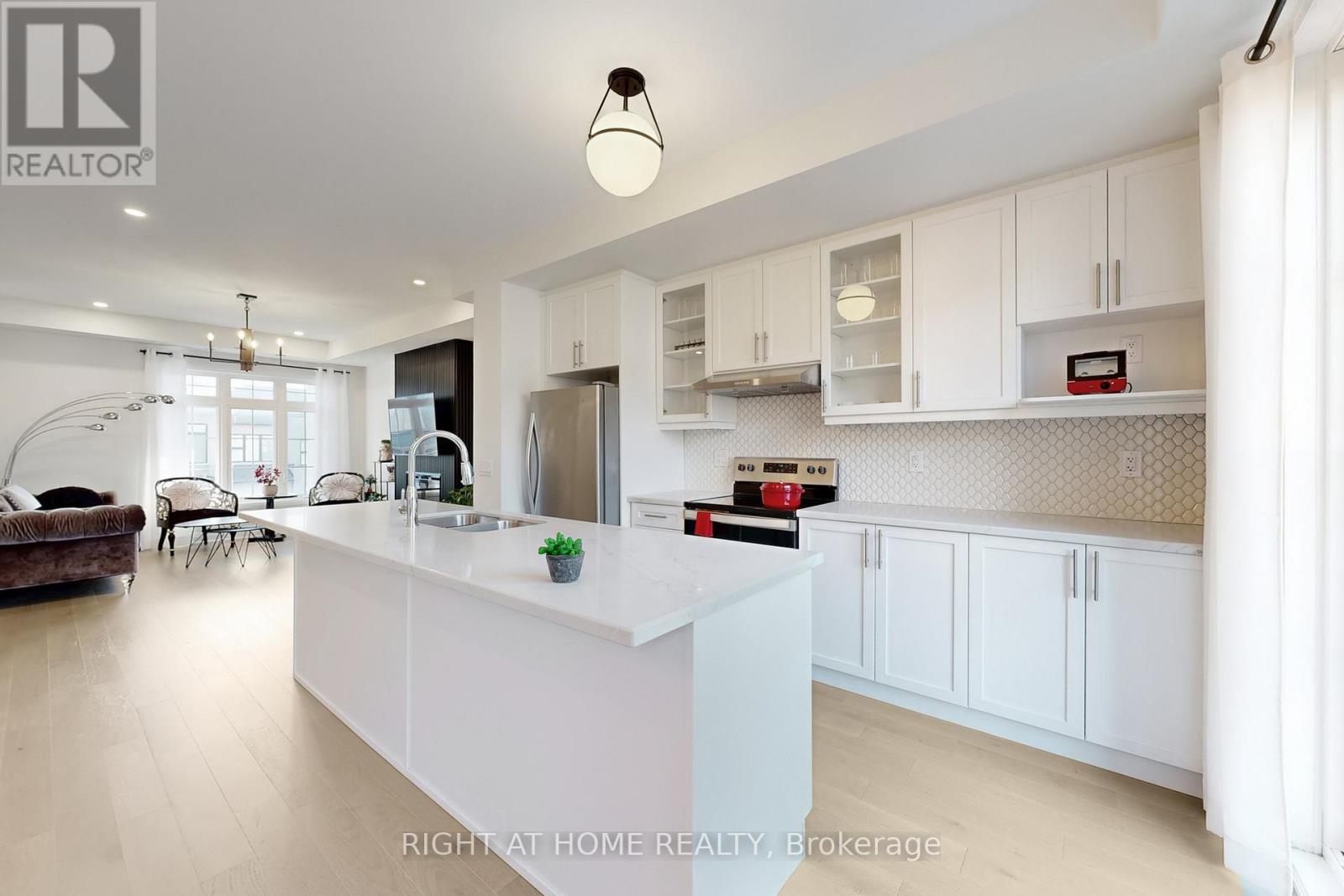 10 Percy Rye Avenue, Markham, Ontario  L6C 3K2 - Photo 12 - N12608692