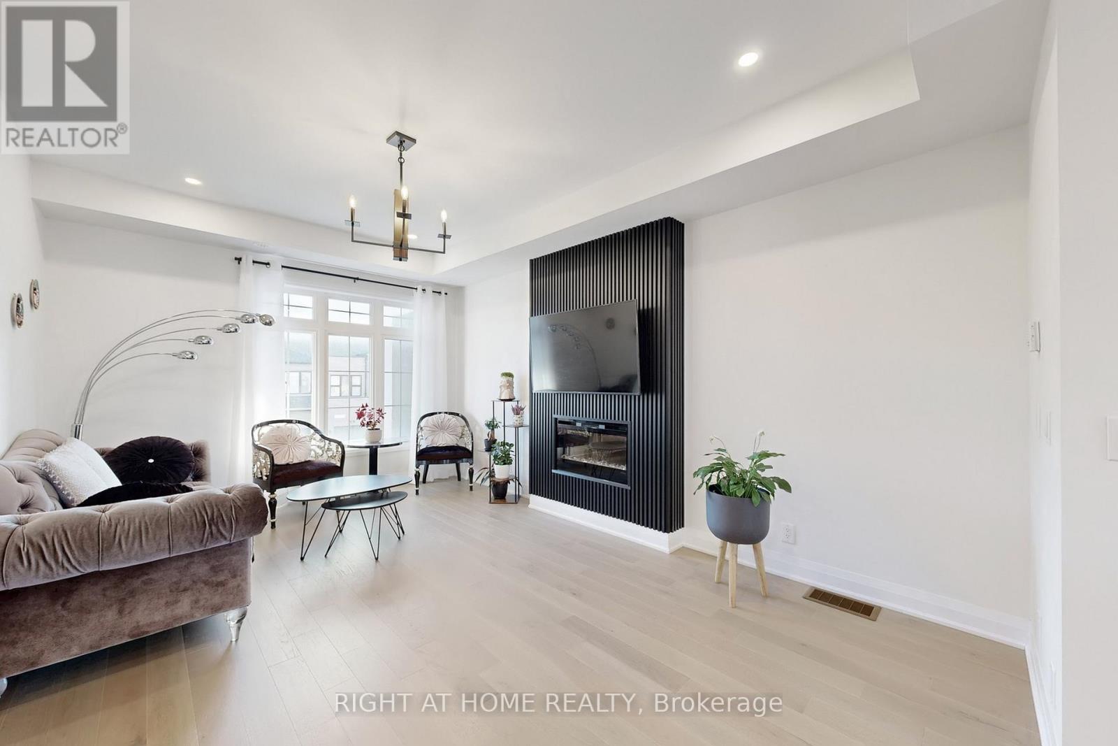 10 Percy Rye Avenue, Markham, Ontario  L6C 3K2 - Photo 9 - N12608692