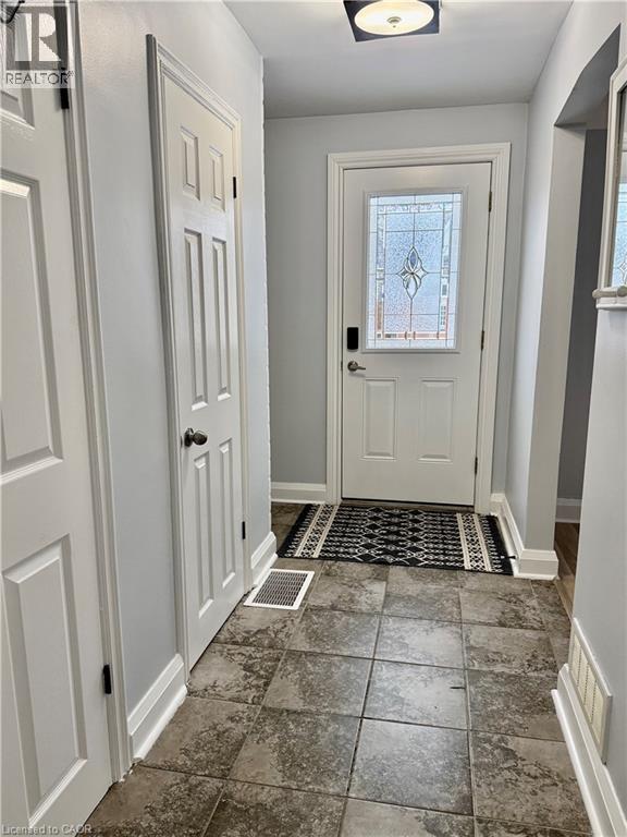 145 Brantdale Avenue, Hamilton, Ontario L9C 1C1 - Photo 2 - 40792819