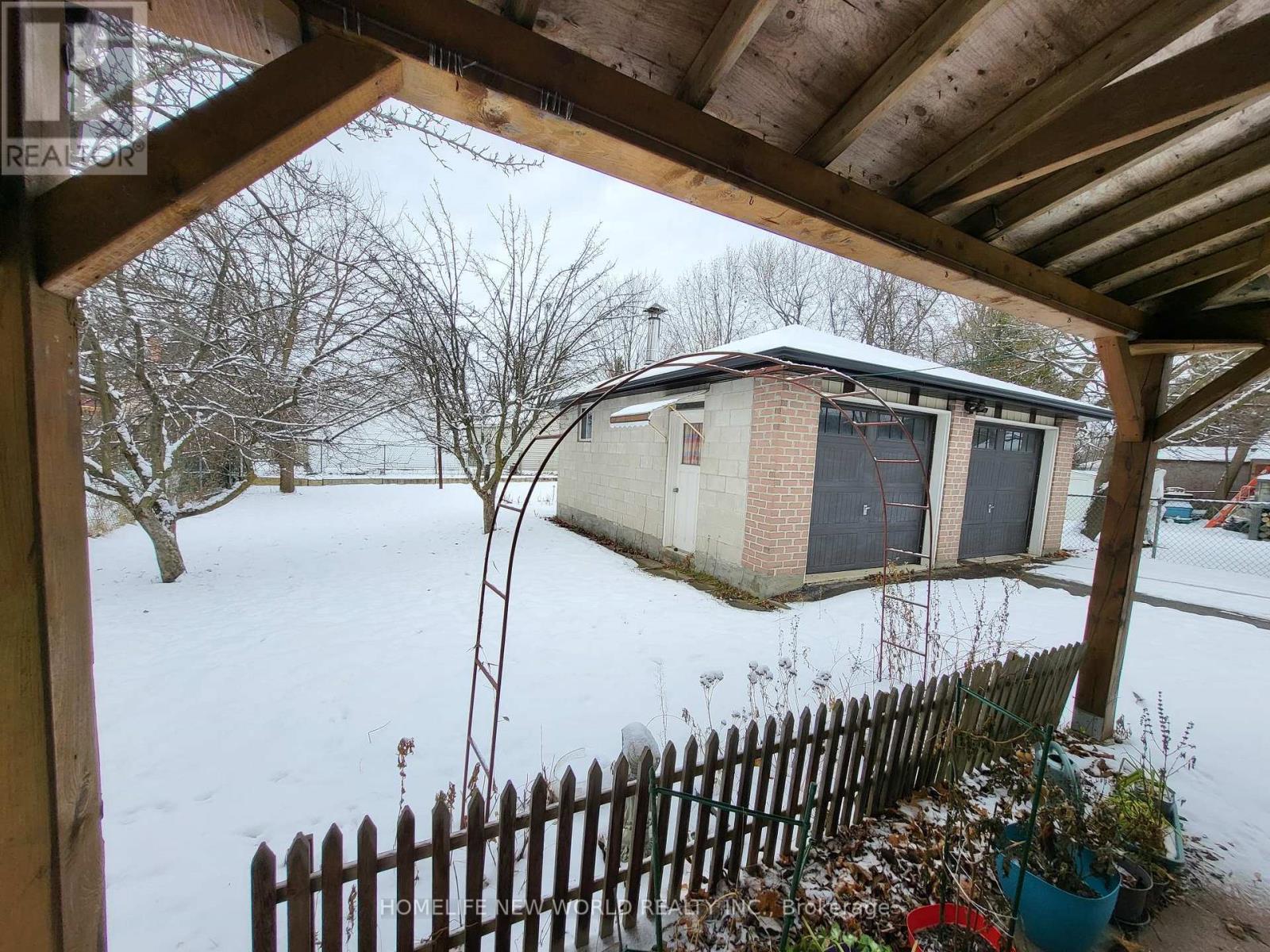 Basement - 118 Cartier Crescent, Richmond Hill, Ontario L4C 2N6 - Photo 4 - N12608708