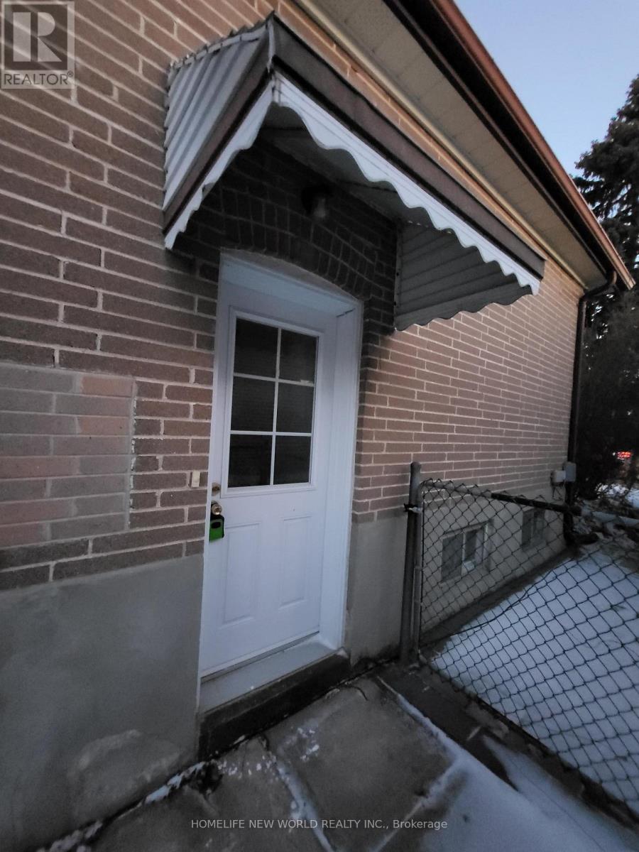 Basement - 118 Cartier Crescent, Richmond Hill, Ontario L4C 2N6 - Photo 6 - N12608708