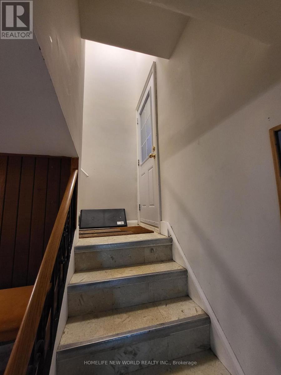 Basement - 118 Cartier Crescent, Richmond Hill, Ontario L4C 2N6 - Photo 7 - N12608708