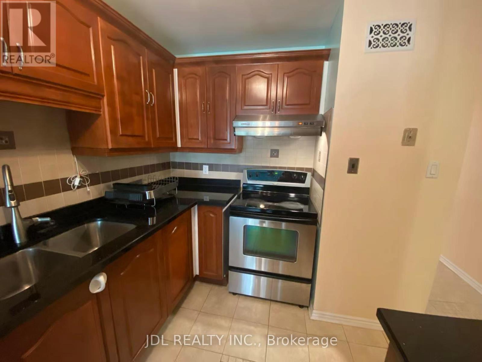 112 - 2205 South Millway, Mississauga, Ontario L5L 3T2 - Photo 5 - W12599994