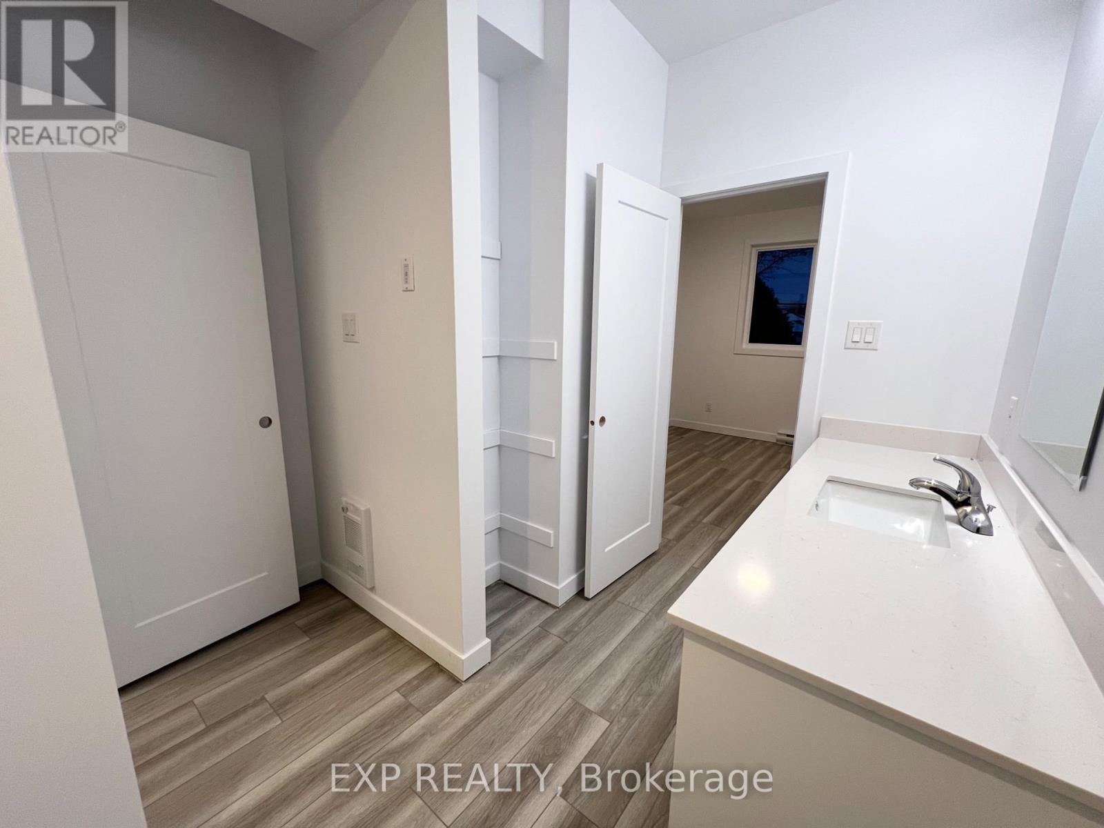 Unit 6 - 1371 Louis Lane, Ottawa, Ontario  K1B 3P2 - Photo 11 - X12608762