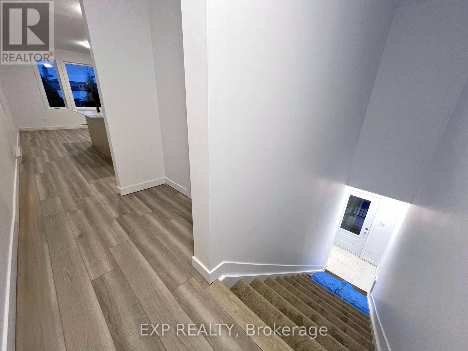 Unit 6 - 1371 Louis Lane, Ottawa, Ontario  K1B 3P2 - Photo 2 - X12608762