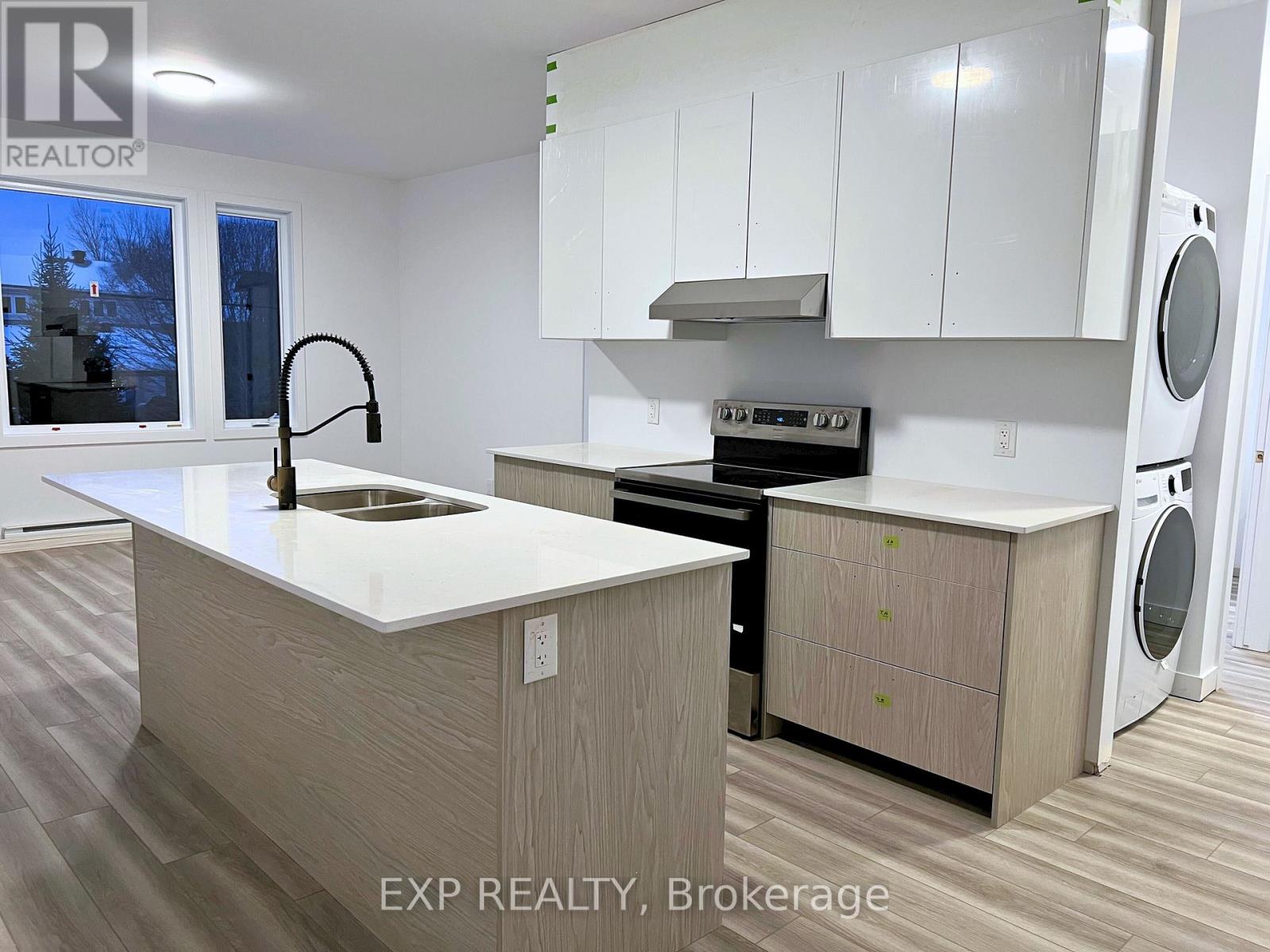 Unit 6 - 1371 Louis Lane, Ottawa, Ontario  K1B 3P2 - Photo 3 - X12608762