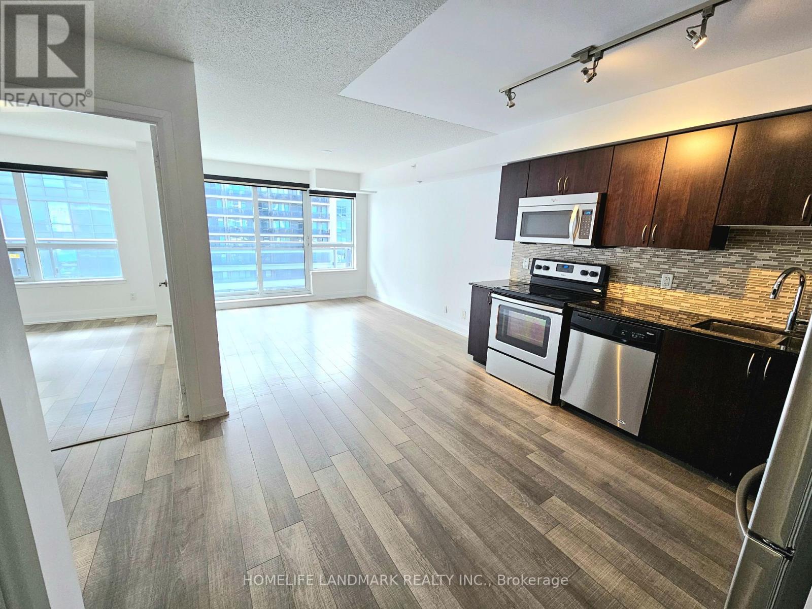 611 - 372 HIGHWAY 7 EAST ROAD E, Richmond Hill, Ontario