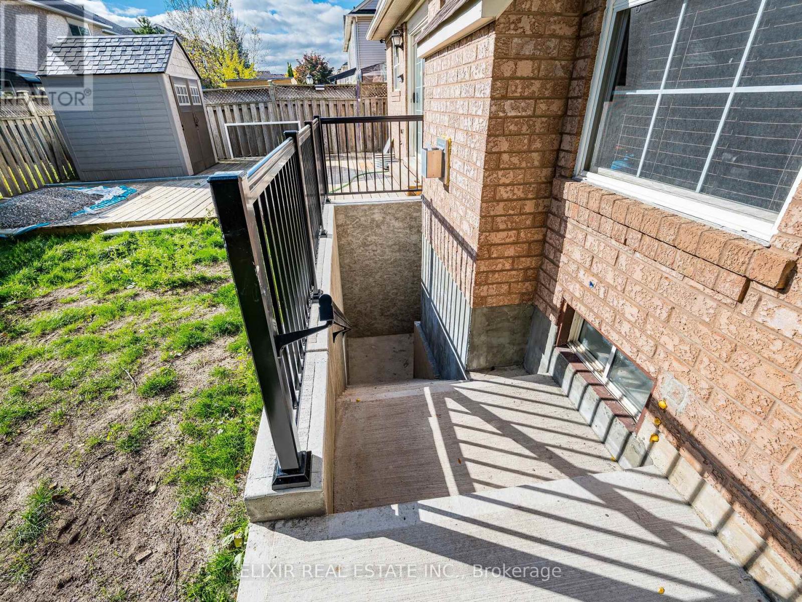 20 Penn Drive, Brampton, Ontario  L7A 1N9 - Photo 5 - W12608720