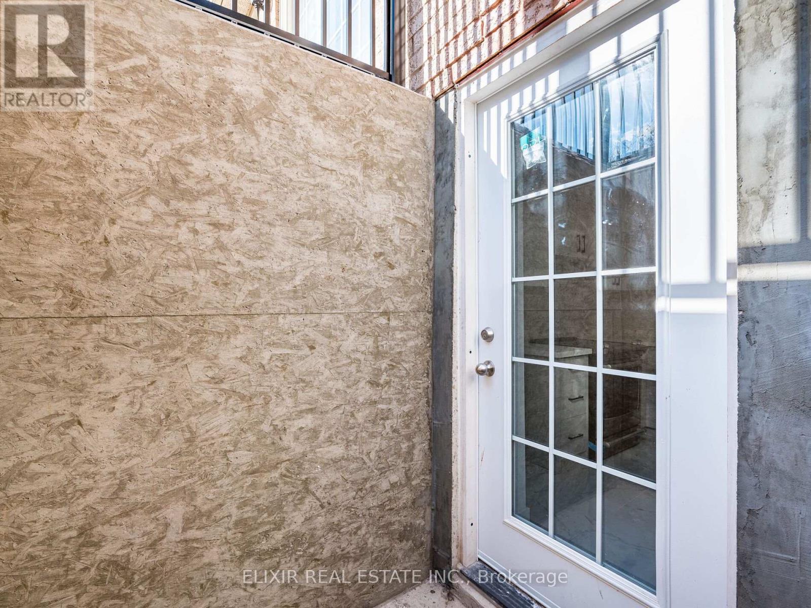 20 Penn Drive, Brampton, Ontario  L7A 1N9 - Photo 6 - W12608720