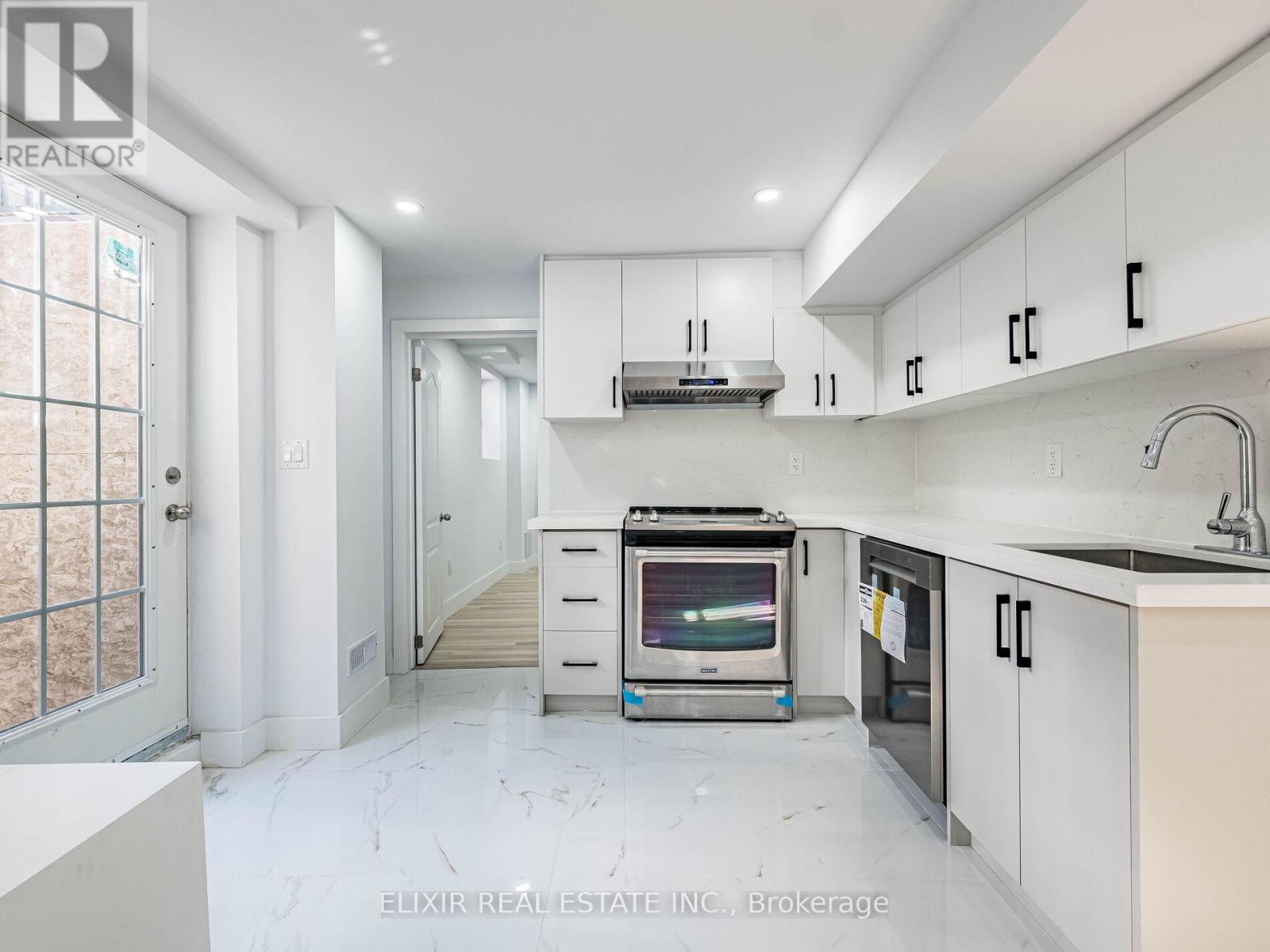 20 Penn Drive, Brampton, Ontario  L7A 1N9 - Photo 8 - W12608720