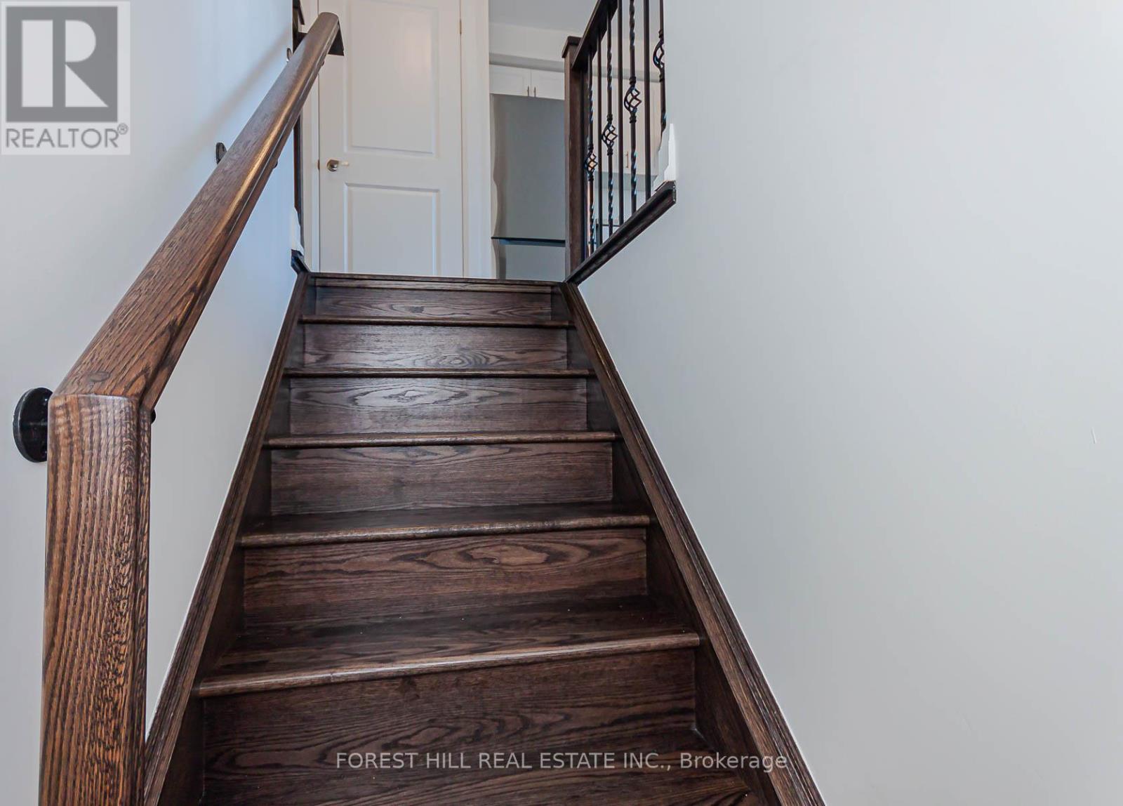 2 - 37 Wild Rose Gardens, Toronto, Ontario  M6L 0A5 - Photo 2 - W12608738