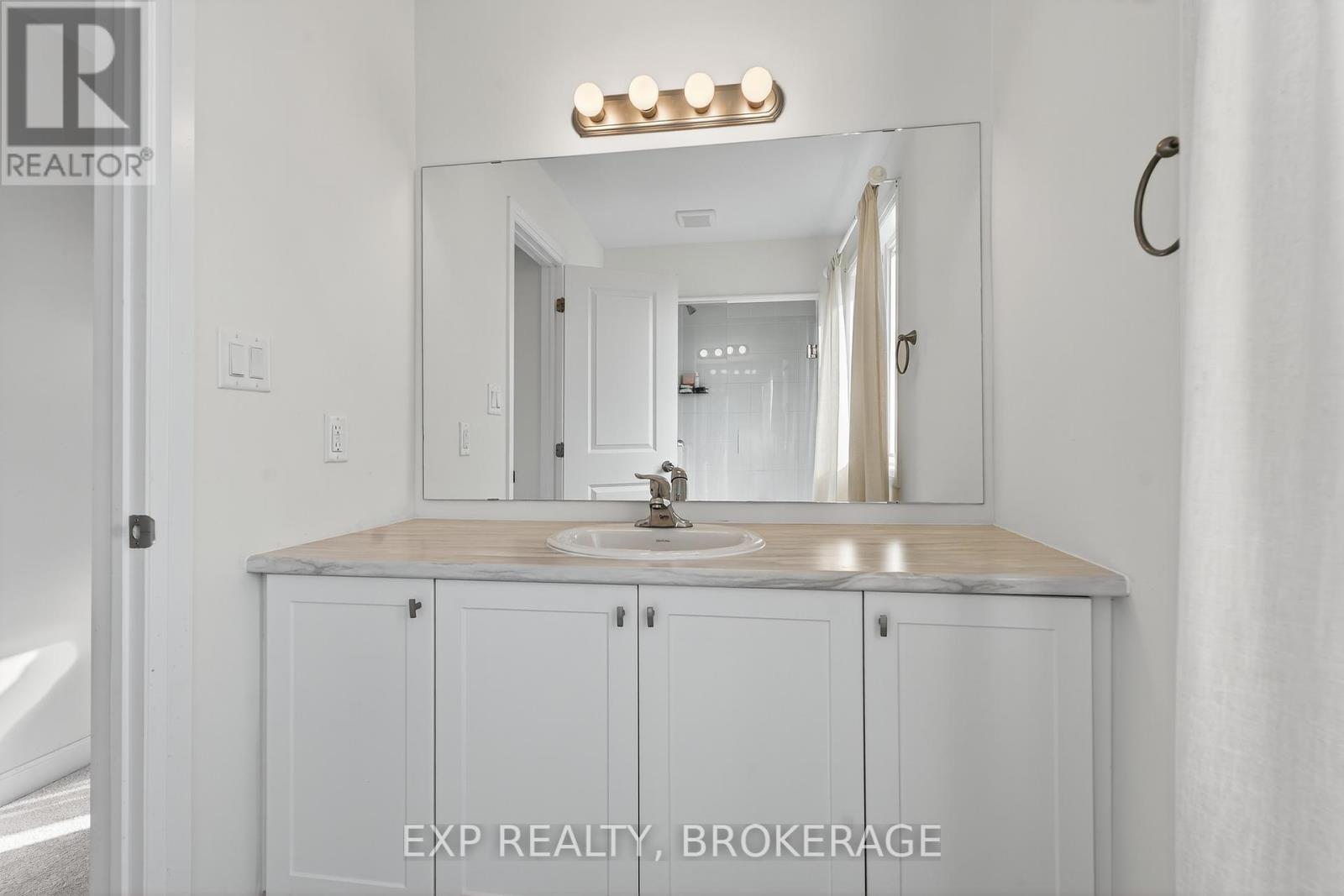 73 Oakmont Drive, Loyalist (Bath), Ontario  K0H 1G0 - Photo 22 - X12608790