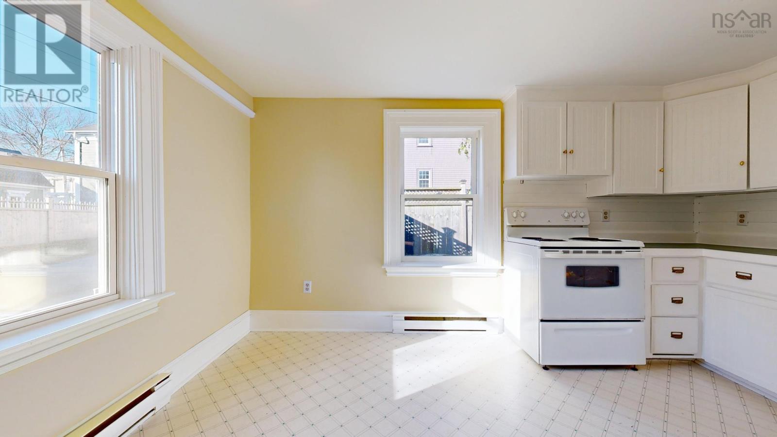 77 Fox Street, Lunenburg, Nova Scotia  B0J 2C0 - Photo 10 - 202528938