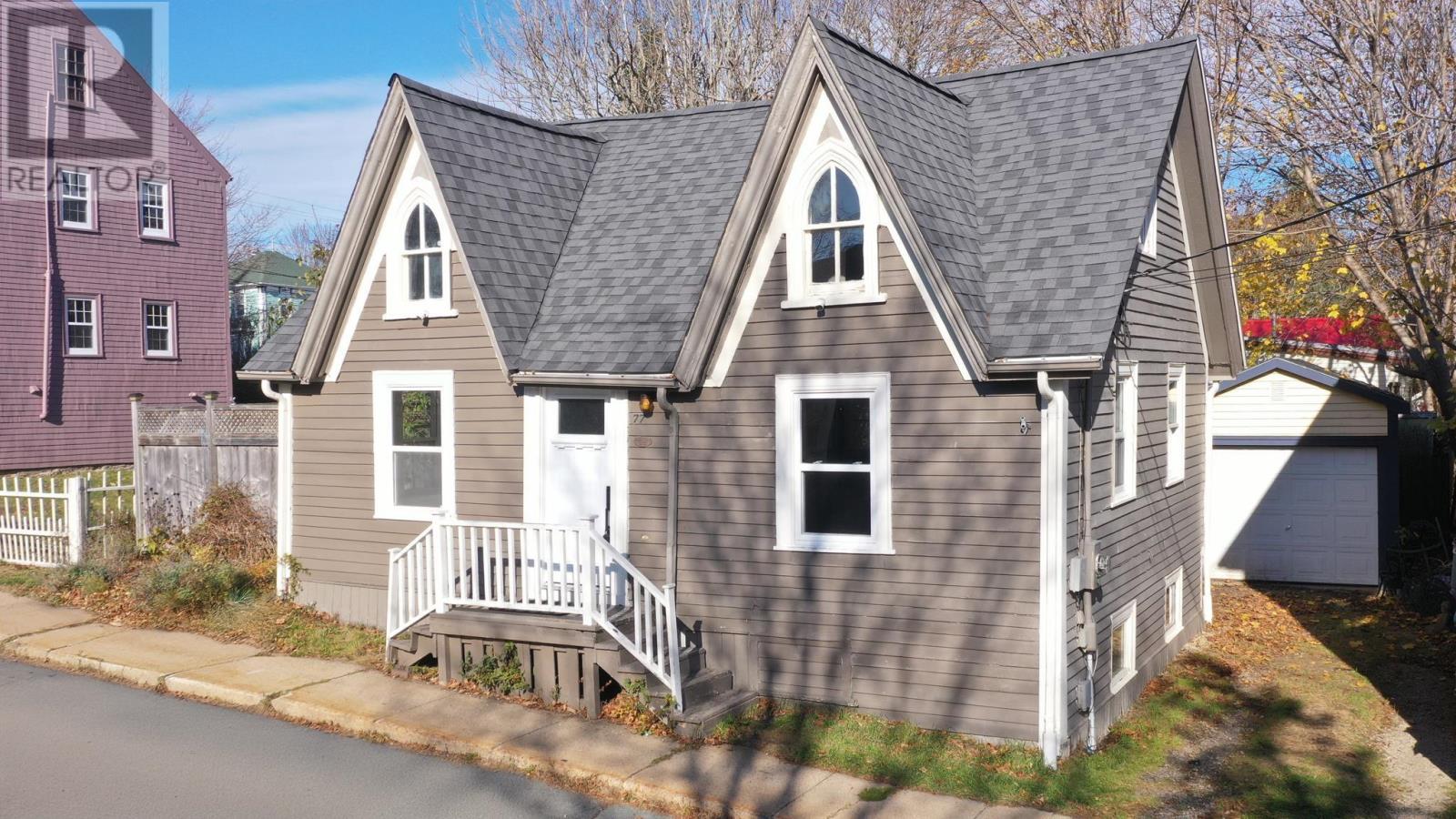 77 Fox Street, Lunenburg, Nova Scotia  B0J 2C0 - Photo 2 - 202528938