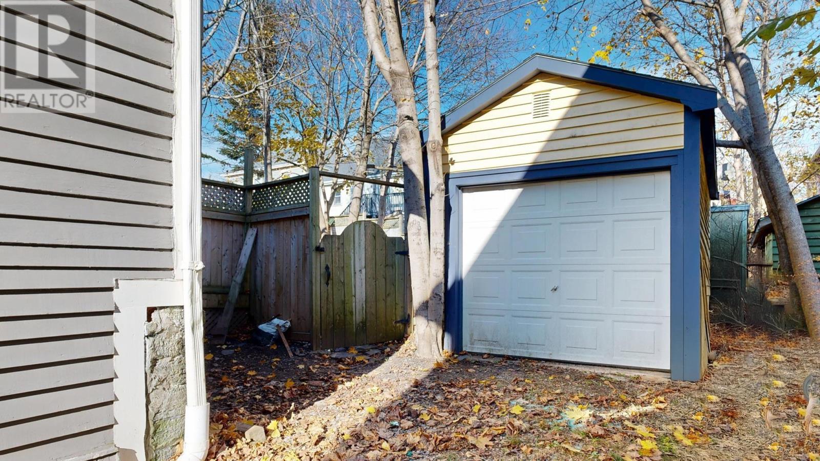 77 Fox Street, Lunenburg, Nova Scotia  B0J 2C0 - Photo 3 - 202528938