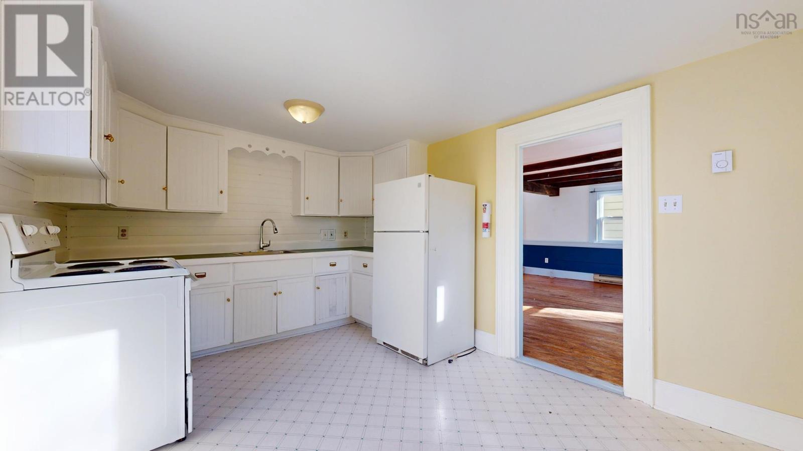 77 Fox Street, Lunenburg, Nova Scotia  B0J 2C0 - Photo 12 - 202528938