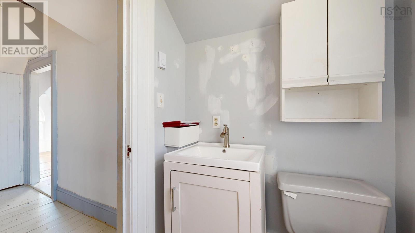 77 Fox Street, Lunenburg, Nova Scotia  B0J 2C0 - Photo 18 - 202528938