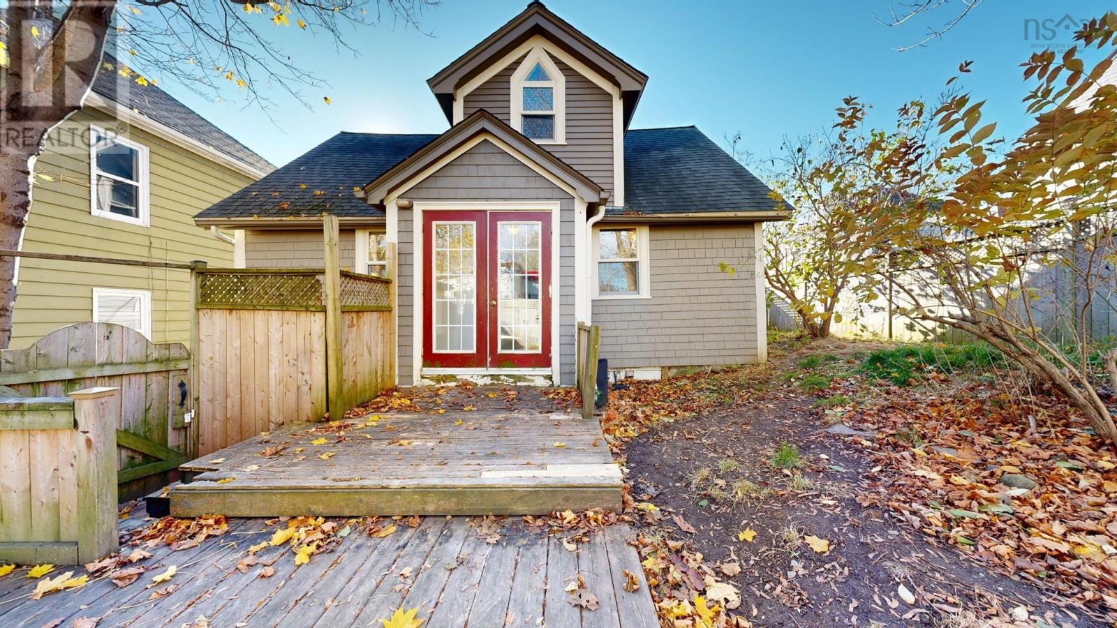 77 Fox Street, Lunenburg, Nova Scotia  B0J 2C0 - Photo 4 - 202528938