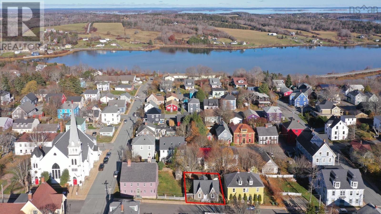 77 Fox Street, Lunenburg, Nova Scotia  B0J 2C0 - Photo 6 - 202528938