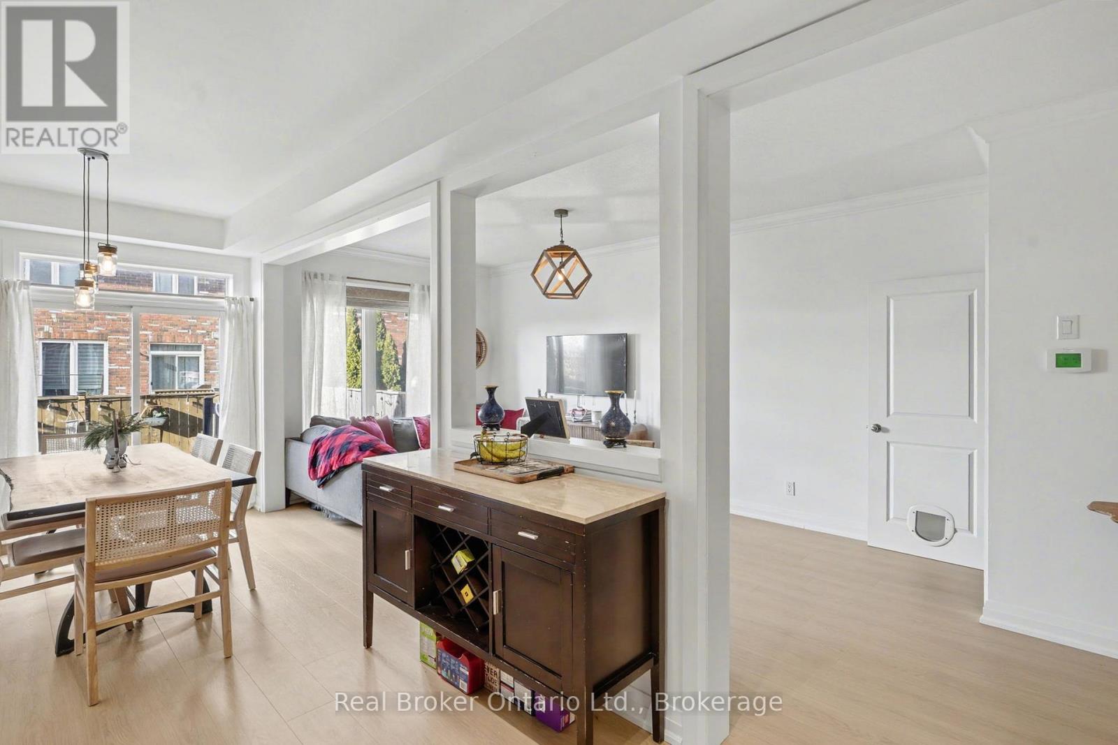 18 - 45 Seabreeze Crescent, Hamilton (Lakeshore), Ontario  L8E 0G1 - Photo 11 - X12608808