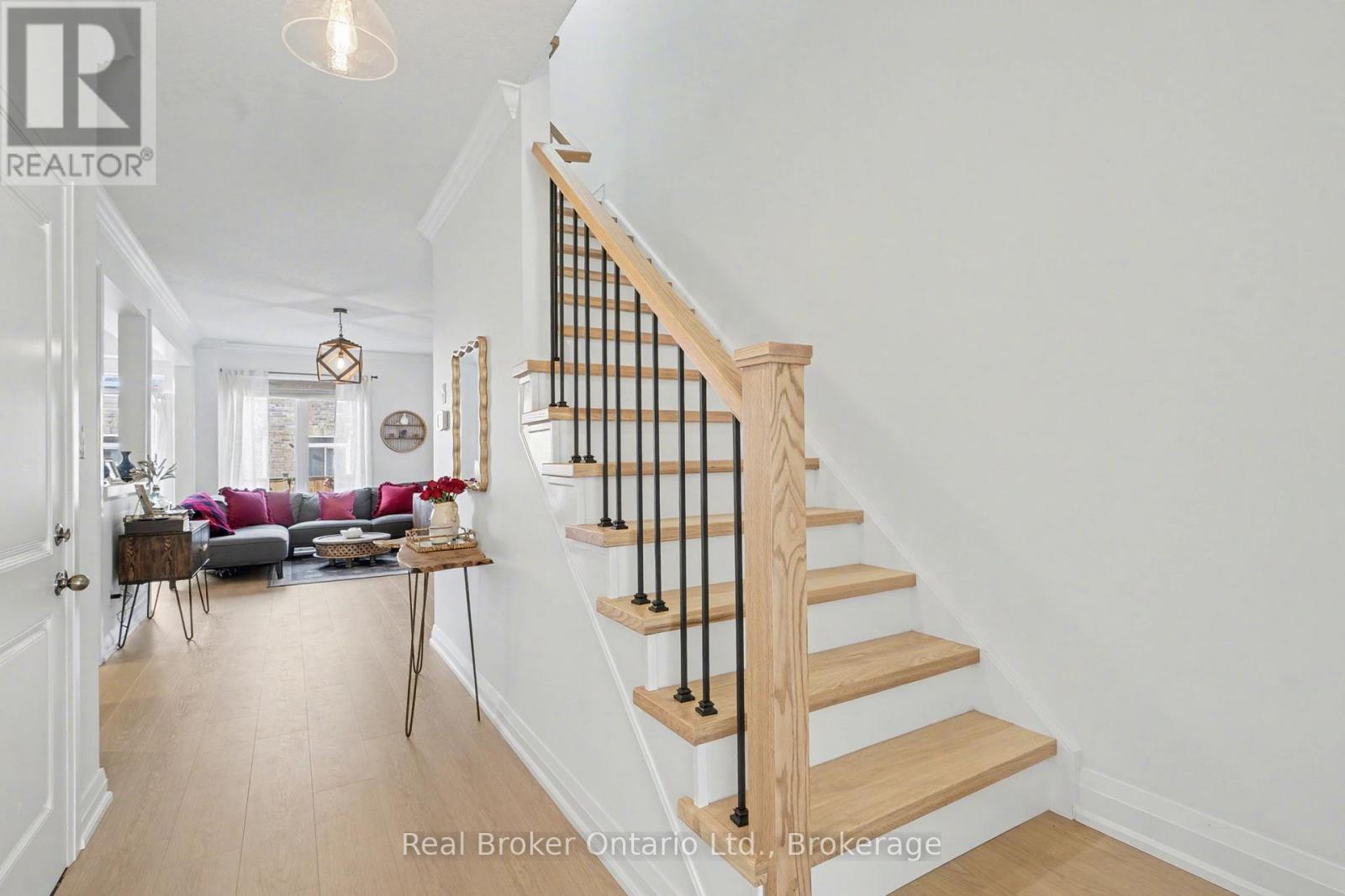 18 - 45 Seabreeze Crescent, Hamilton (Lakeshore), Ontario  L8E 0G1 - Photo 4 - X12608808