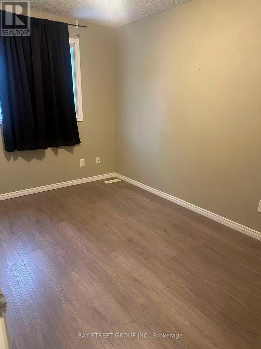 135 Walmer Gardens, London North, Ontario  N6G 4H2 - Photo 15 - X12527438