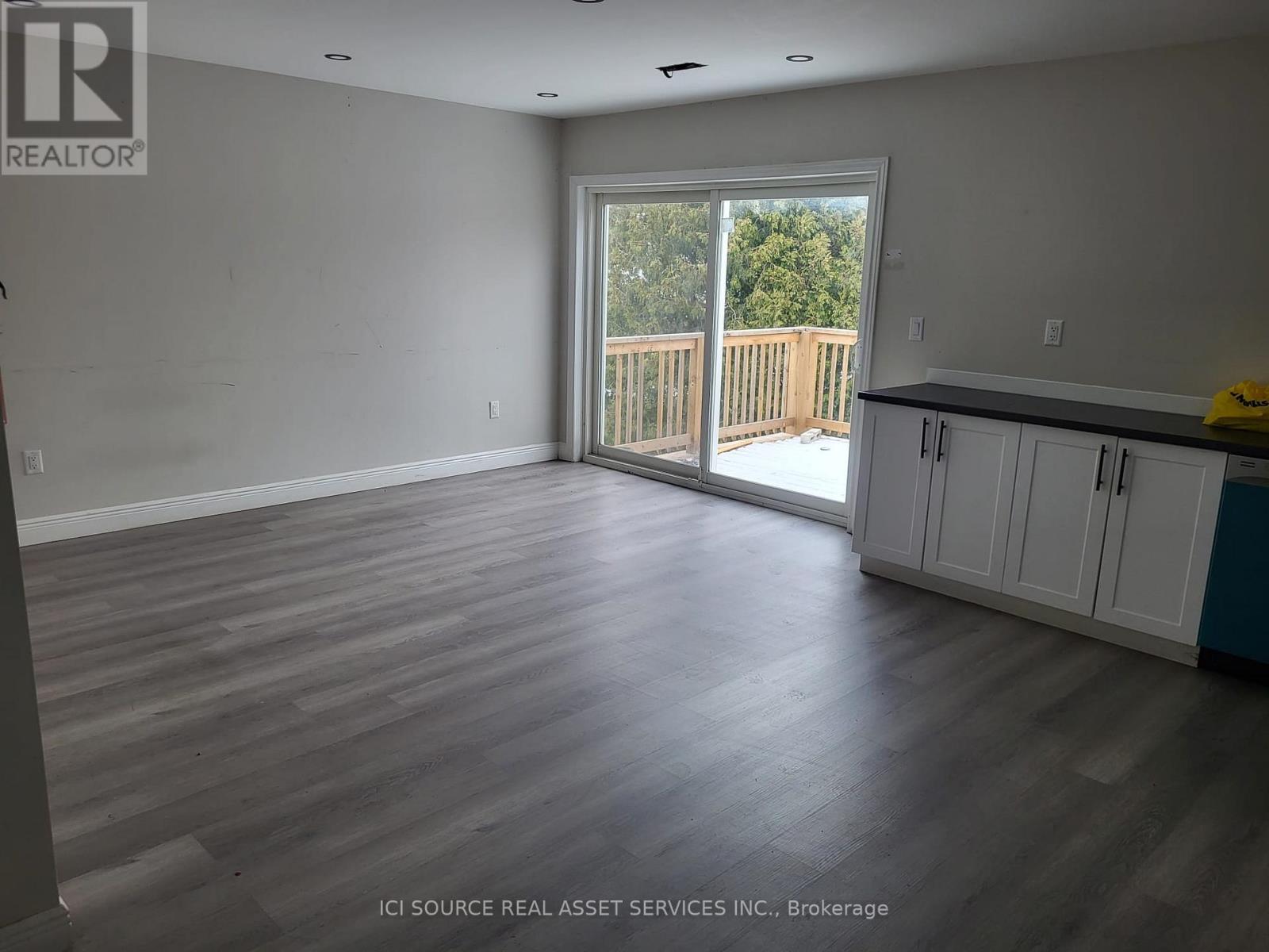 6447 Culp Street, Niagara Falls (Dorchester), Ontario  L2G 2C2 - Photo 7 - X12293476