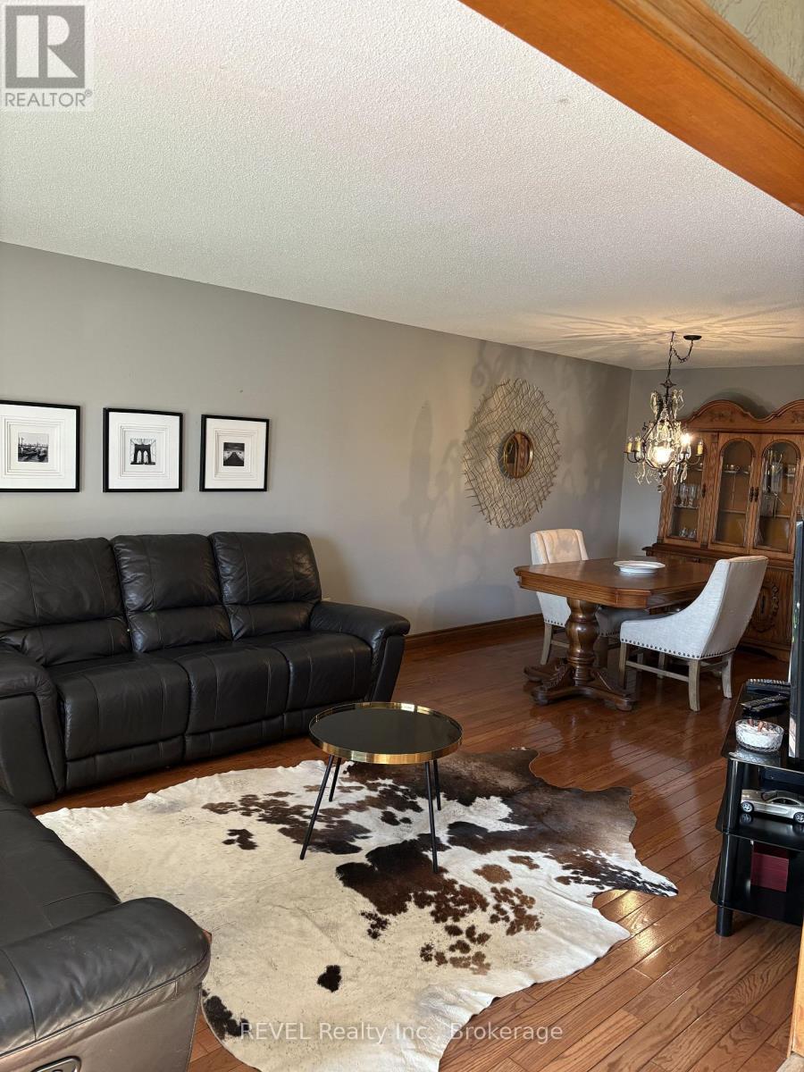 78 Ashburn Crescent, Vaughan (East Woodbridge), Ontario  L4L 1G9 - Photo 2 - N12608784