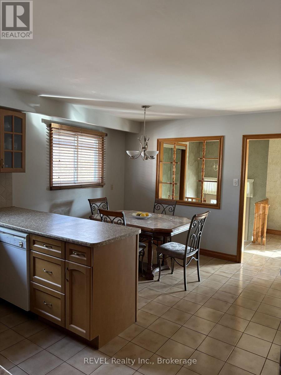 78 Ashburn Crescent, Vaughan (East Woodbridge), Ontario  L4L 1G9 - Photo 3 - N12608784