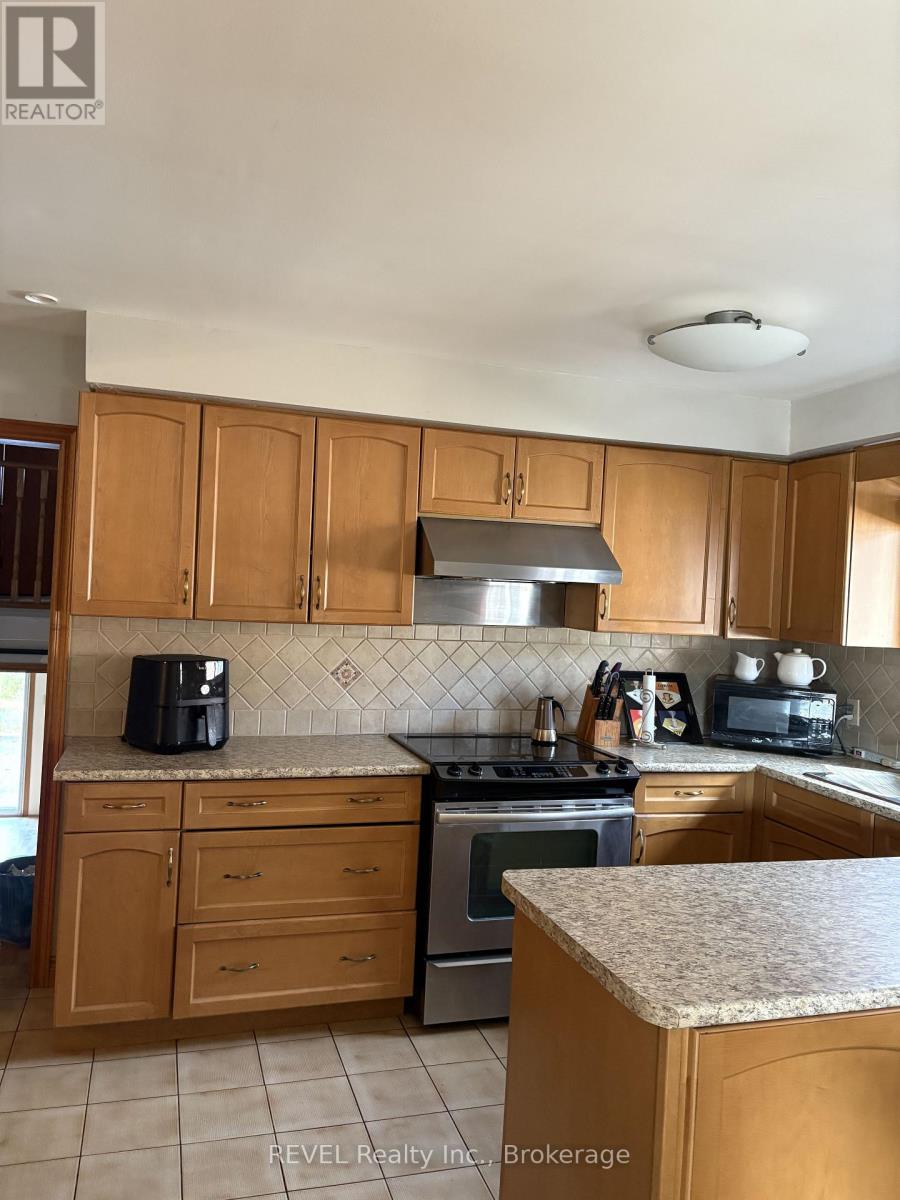 78 Ashburn Crescent, Vaughan (East Woodbridge), Ontario  L4L 1G9 - Photo 4 - N12608784