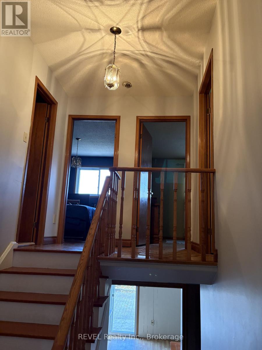 78 Ashburn Crescent, Vaughan (East Woodbridge), Ontario  L4L 1G9 - Photo 9 - N12608784