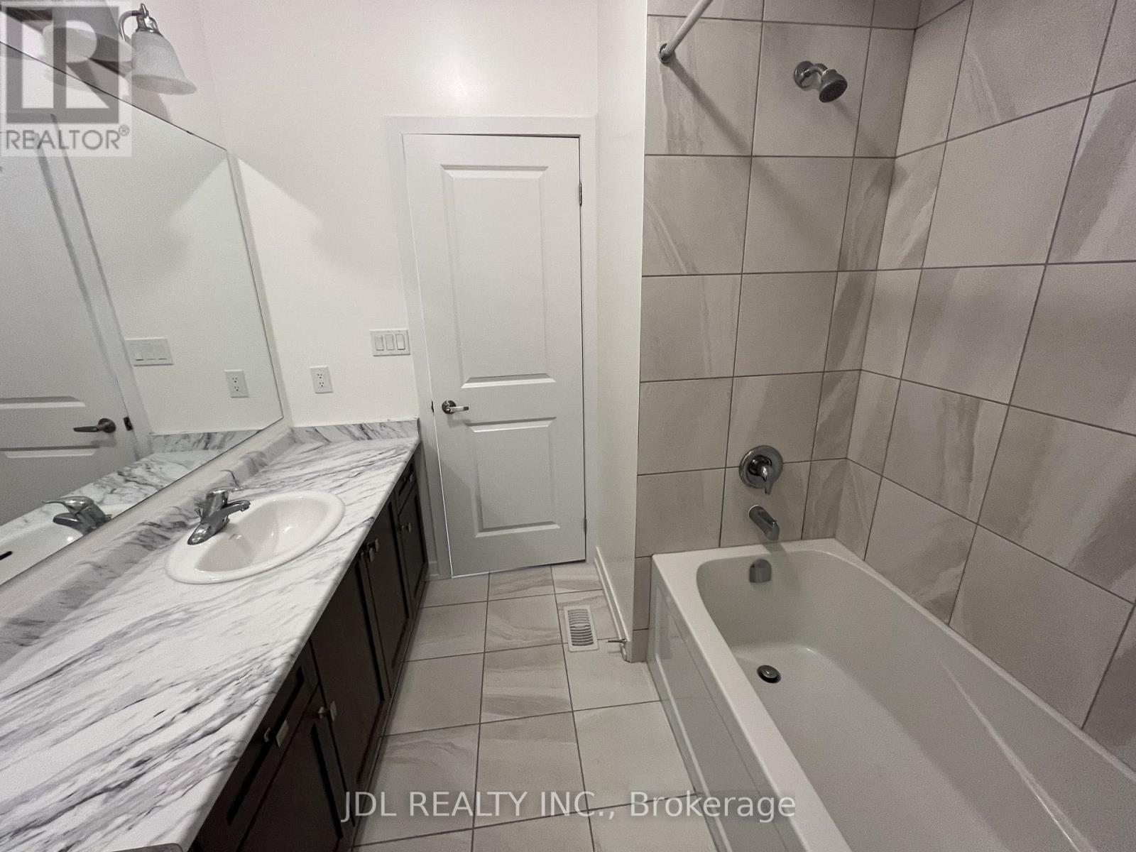 111 Hilts Drive, Richmond Hill, Ontario  L4S 0J2 - Photo 22 - N12608774