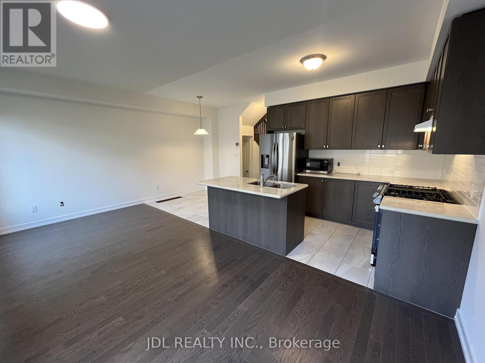 111 Hilts Drive, Richmond Hill, Ontario  L4S 0J2 - Photo 6 - N12608774