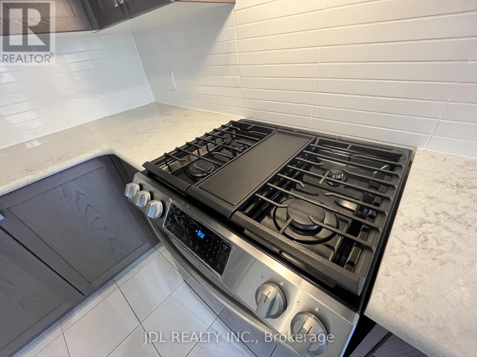 111 Hilts Drive, Richmond Hill, Ontario  L4S 0J2 - Photo 8 - N12608774