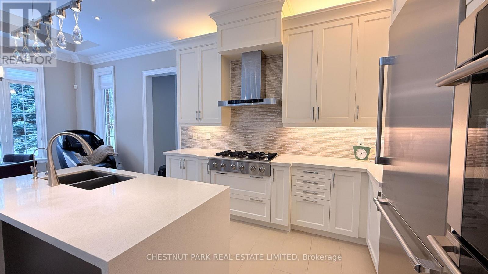 92 Heintzman Crescent, Vaughan, Ontario  L6A 4T1 - Photo 10 - N12608782