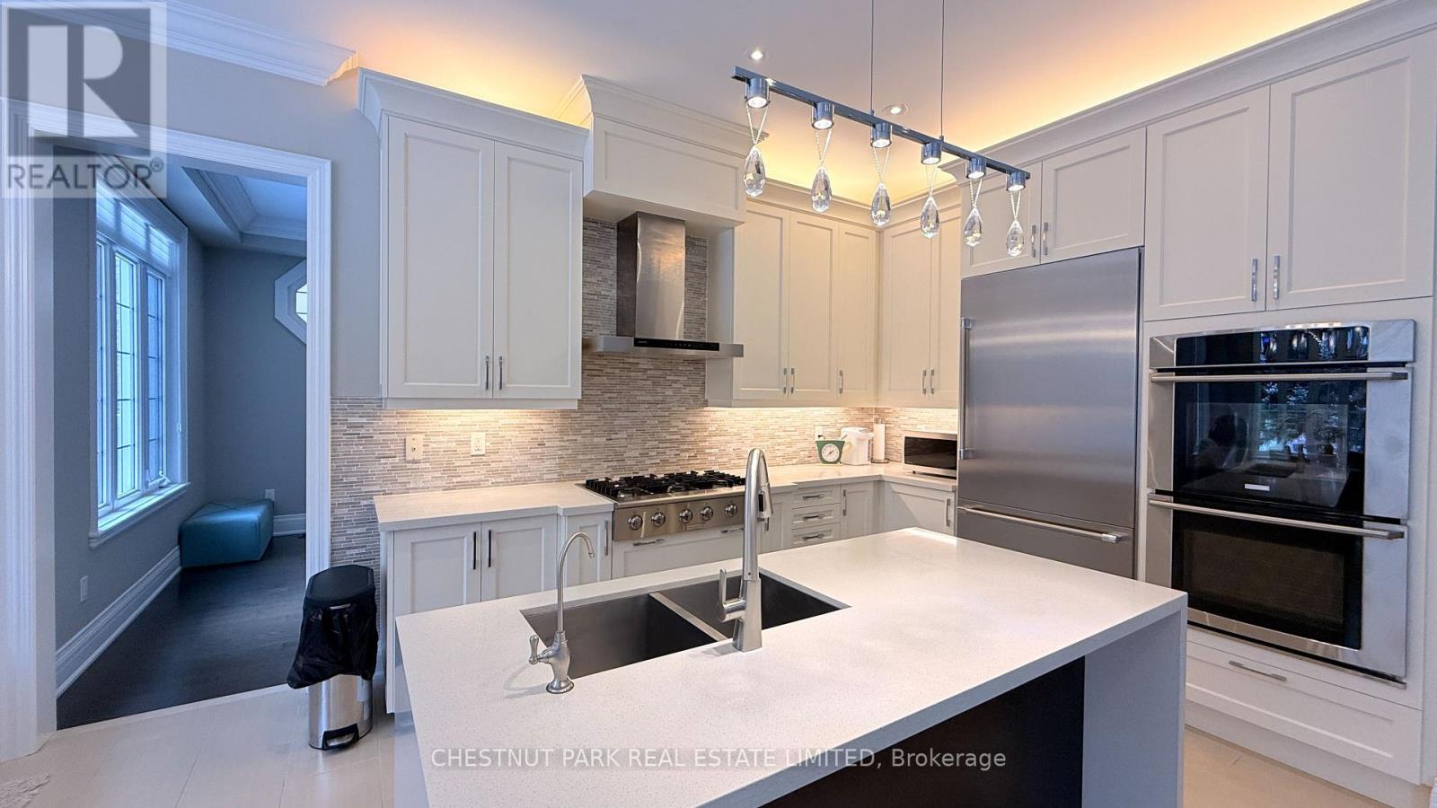 92 Heintzman Crescent, Vaughan, Ontario  L6A 4T1 - Photo 11 - N12608782