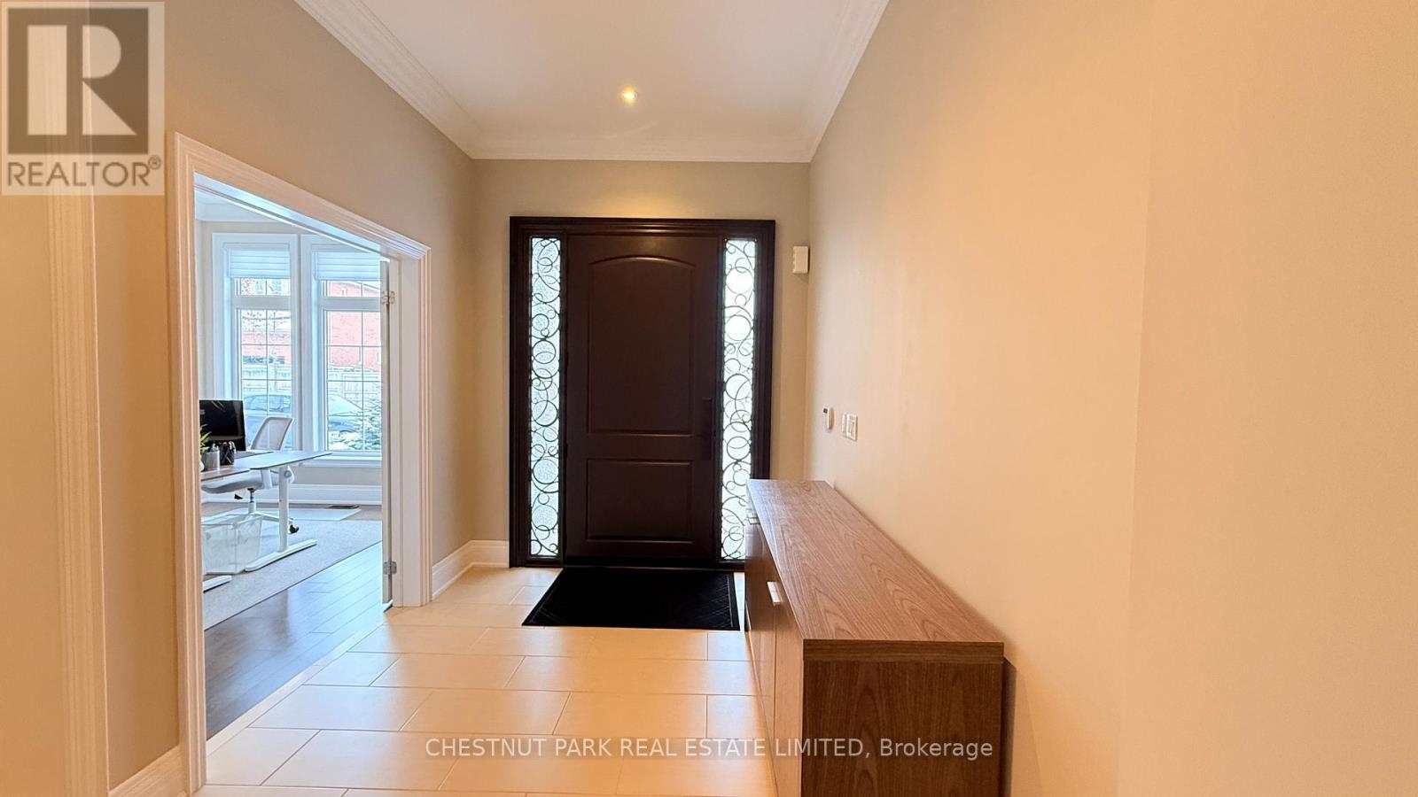 92 Heintzman Crescent, Vaughan, Ontario  L6A 4T1 - Photo 2 - N12608782