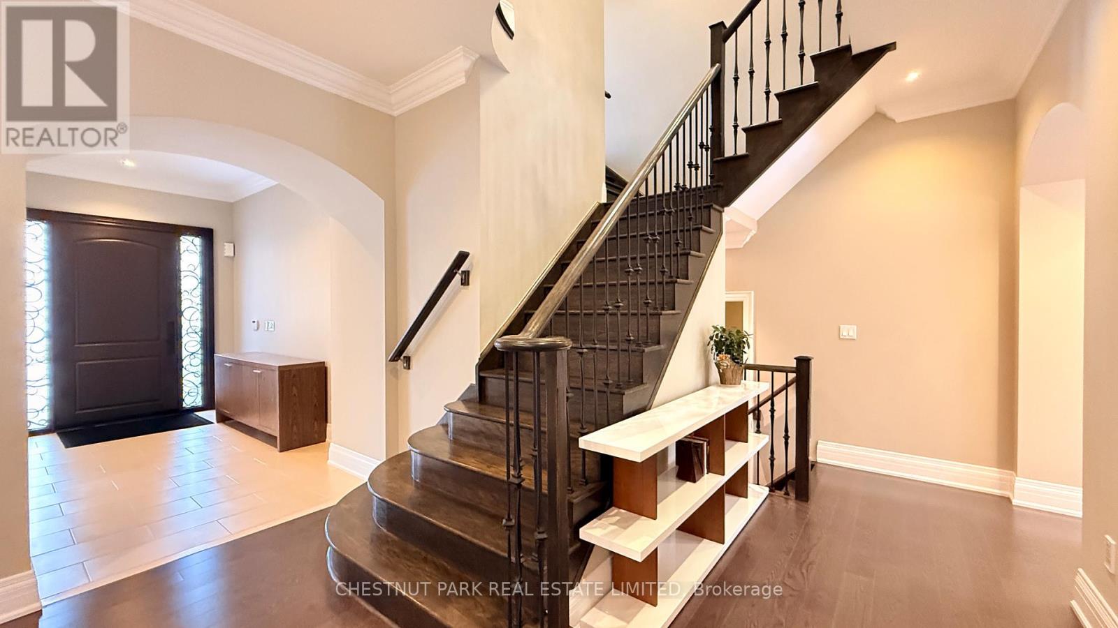 92 Heintzman Crescent, Vaughan, Ontario  L6A 4T1 - Photo 3 - N12608782