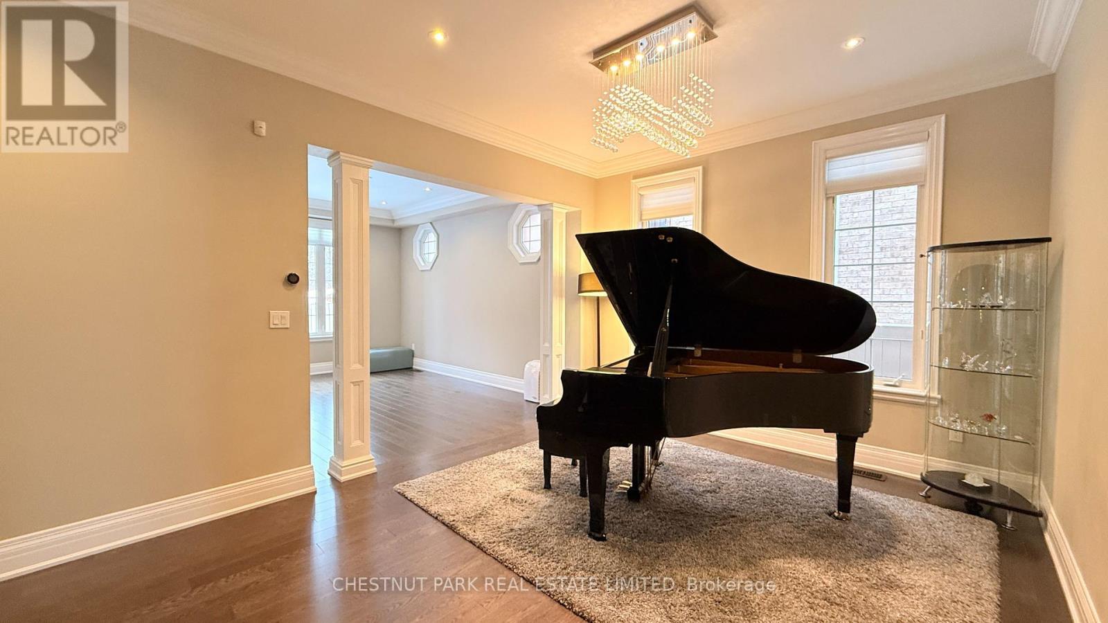 92 Heintzman Crescent, Vaughan, Ontario  L6A 4T1 - Photo 5 - N12608782