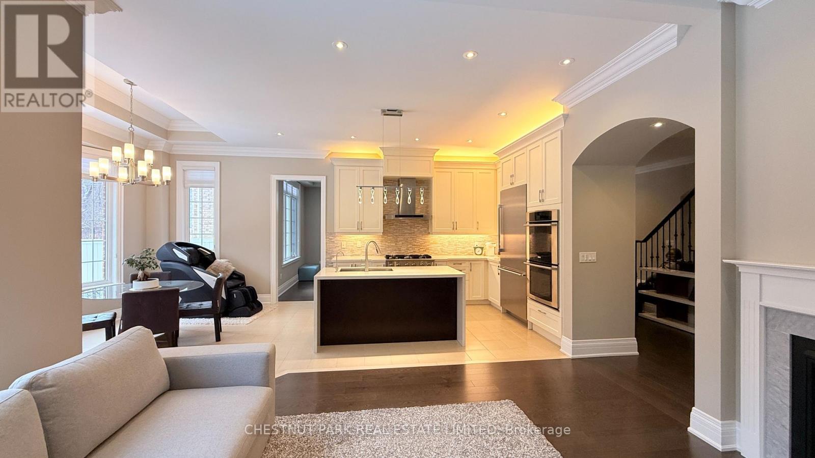 92 Heintzman Crescent, Vaughan, Ontario  L6A 4T1 - Photo 7 - N12608782