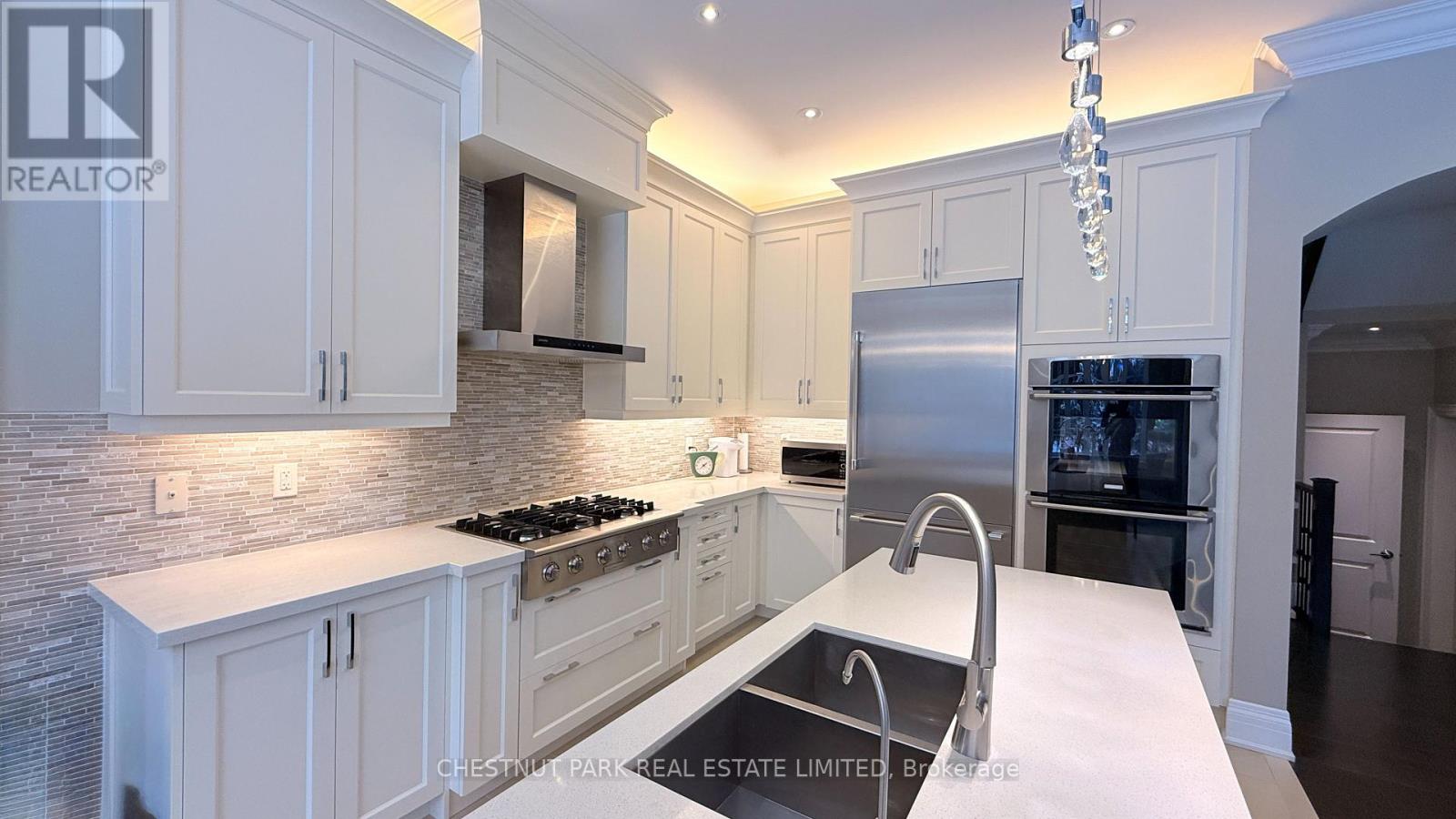 92 Heintzman Crescent, Vaughan, Ontario  L6A 4T1 - Photo 9 - N12608782