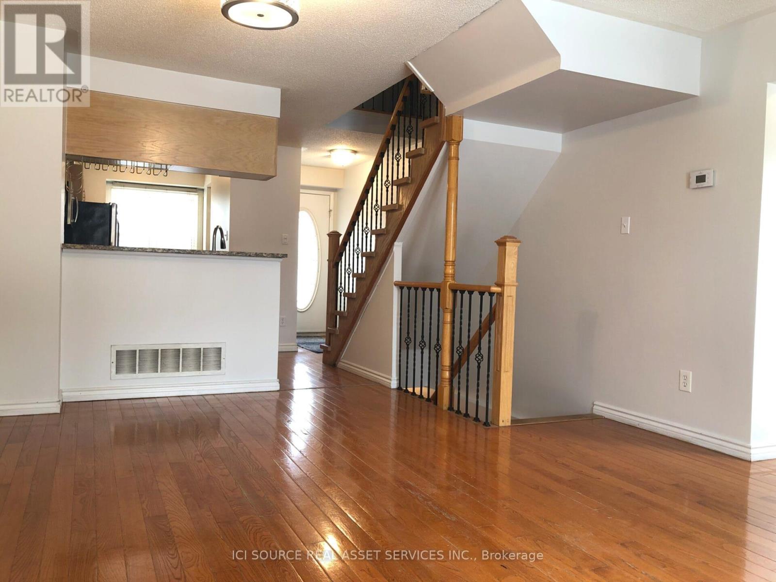 22a - 5940 Glen Erin Drive, Mississauga, Ontario  L5M 5W9 - Photo 3 - W12608802