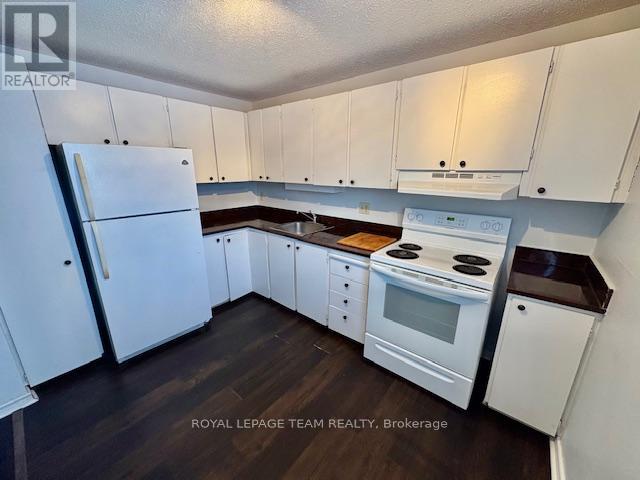 E - 14 Larkshire Lane, Ottawa, Ontario  K2J 1Y6 - Photo 8 - X12608822