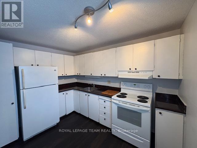 E - 14 Larkshire Lane, Ottawa, Ontario  K2J 1Y6 - Photo 9 - X12608822